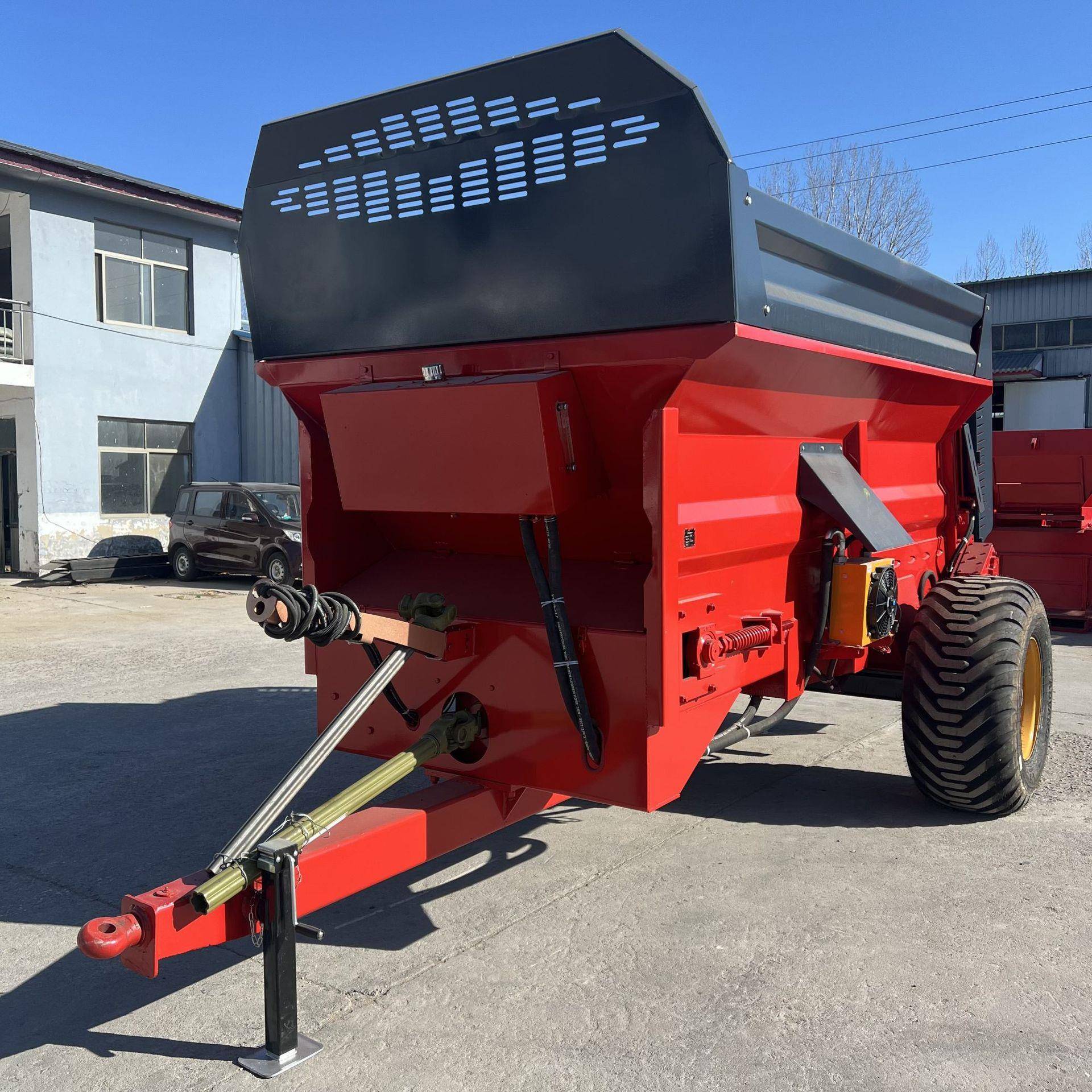 农用三轮撒肥车多功能果园农场牵引式撒布机养殖场蛟龙圆盘撒粪车