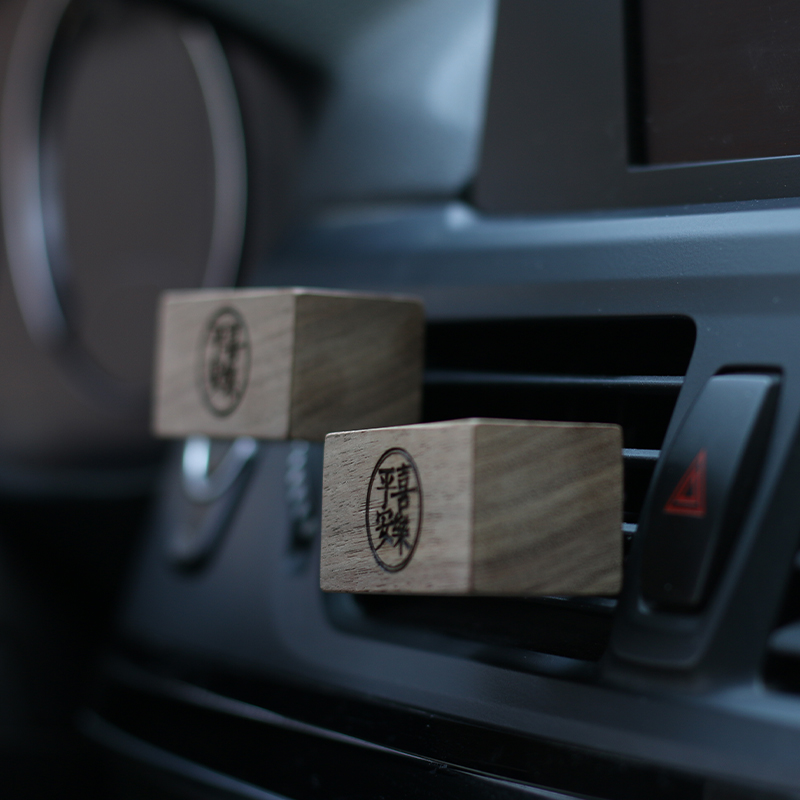 车载扩香木香薰摆件汽车内出风口精油香水香氛室内空调实木扩香器