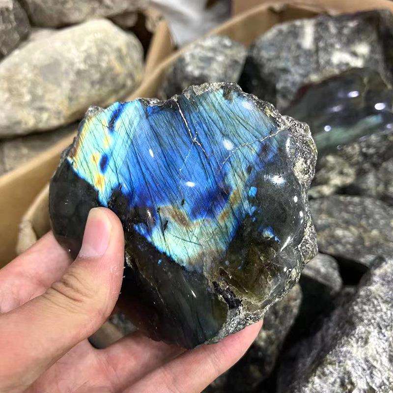 厂家天然水晶石拉长石单面抛光原石灰月光原石手把玩摆件