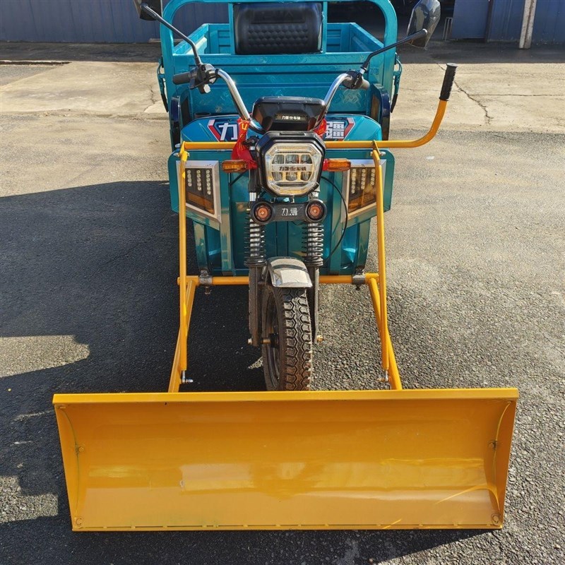 电动三轮车推雪铲新款加厚三轮车带推雪铲推粮食推粪农用铲