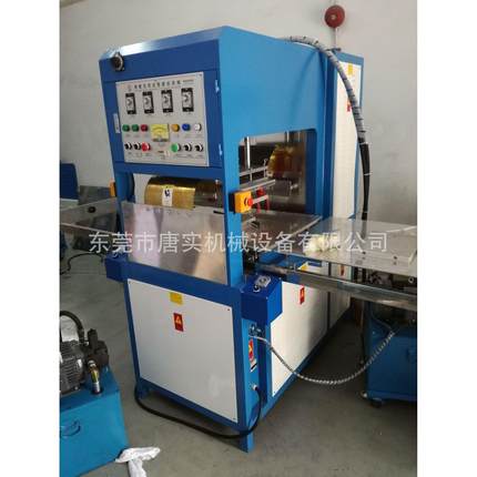 现货销售高周波机汽车脚垫踏板360软包踏板痕接皮革布类压花压纹