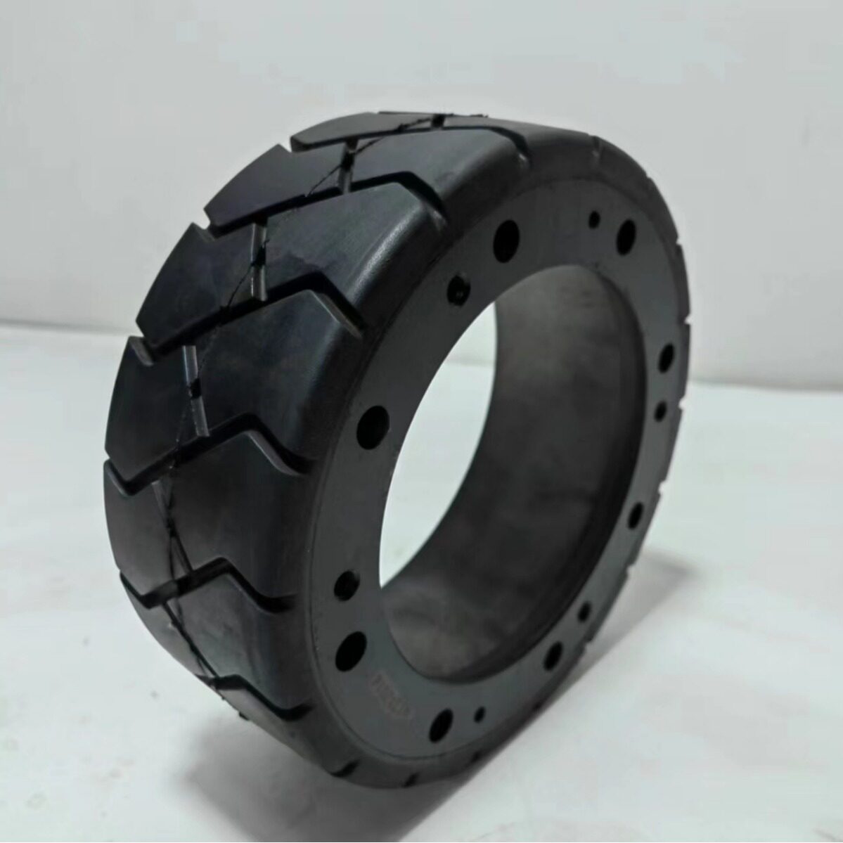 现货龙工驱动轮210*75/83黑胶