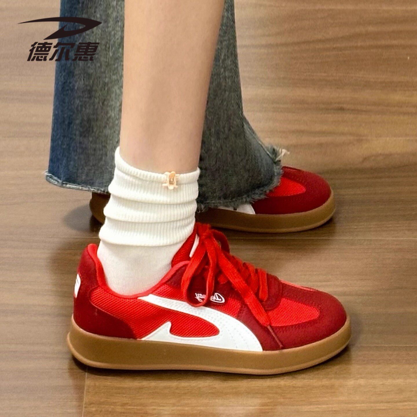 德尔惠2025新款秋季情侣款休闲鞋