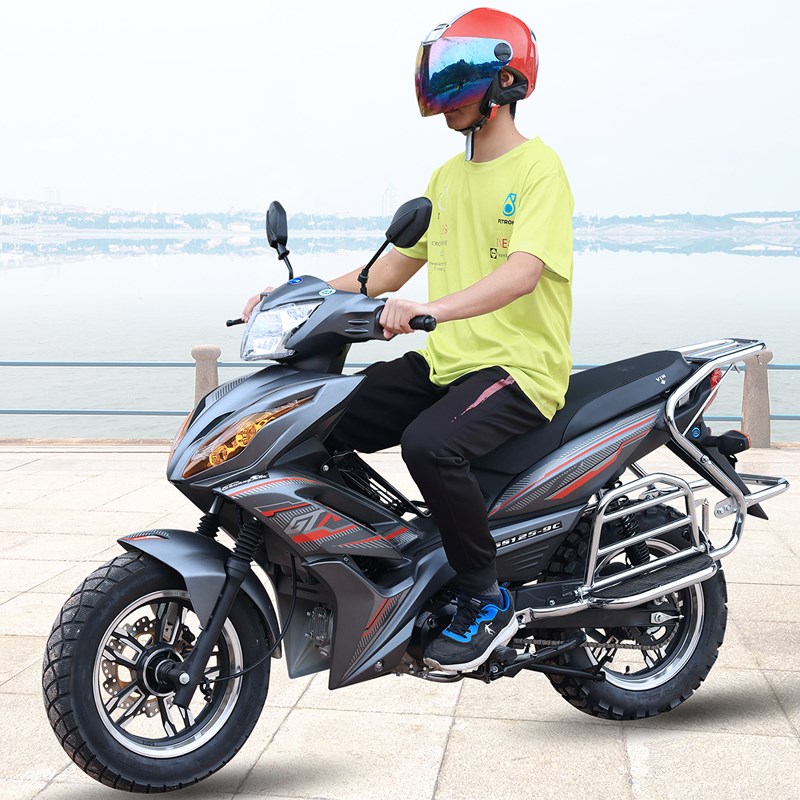 双狮国4电喷力帆发动机125cc碟刹大宽轮胎燃油代步弯梁摩托车上牌