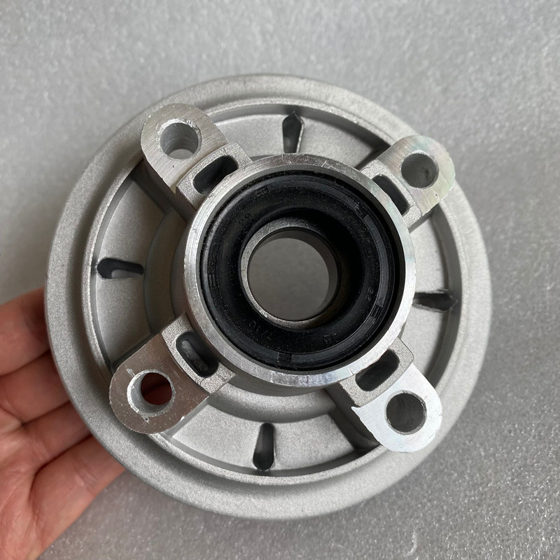 适用山叶机车JYM125天剑天戟YBR125链轮座反冲体大齿盘座缓冲体