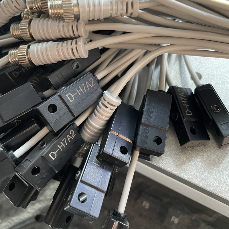 SMC型磁性开关感应传感器D-H7A2 D-H7A2SAPC SDPC M8航空插三芯