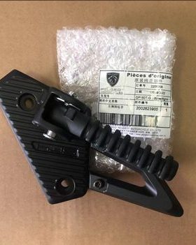 标致摩托 QP150T G SF4 速战  黑色左右搁脚总成 原厂配件