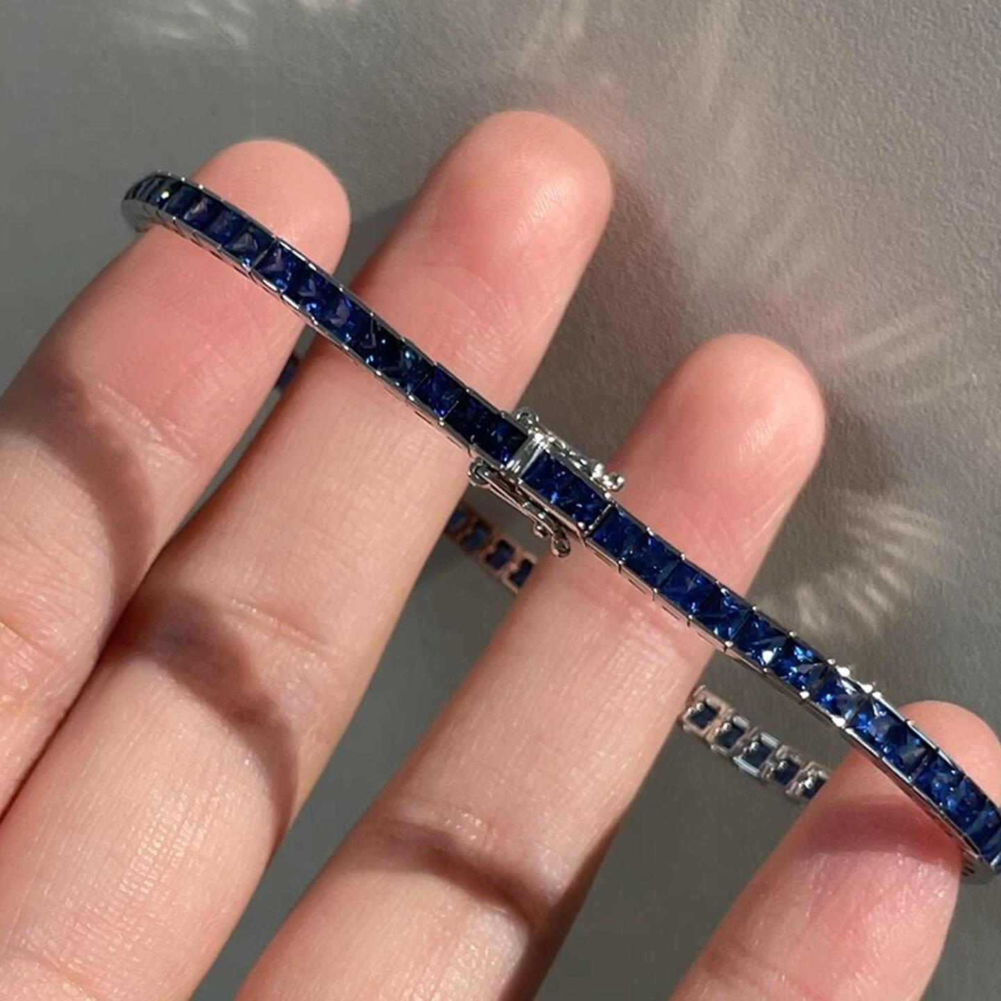 爆闪蓝色小方块手链女款轻奢小众图片