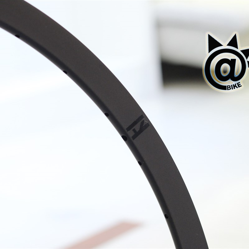 @自行车固定齿轮美国H+ESon F30轮辋黑色