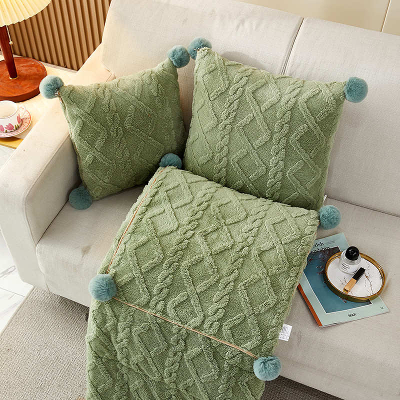 塔芙绒抱枕被子两用n午睡汽车靠垫多功能二合一加厚冬季折叠空调