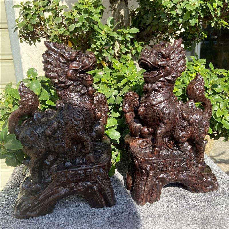 越南沉香木雕刻家居茶桌招財麒麟摆件复古麒麟送子客厅神兽手把