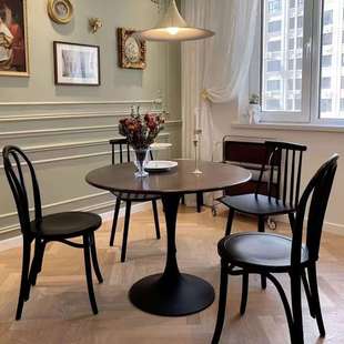 北欧复古胡桃圆形实木圆桌餐桌家用小户型郁金香咖啡阳台中古洽谈