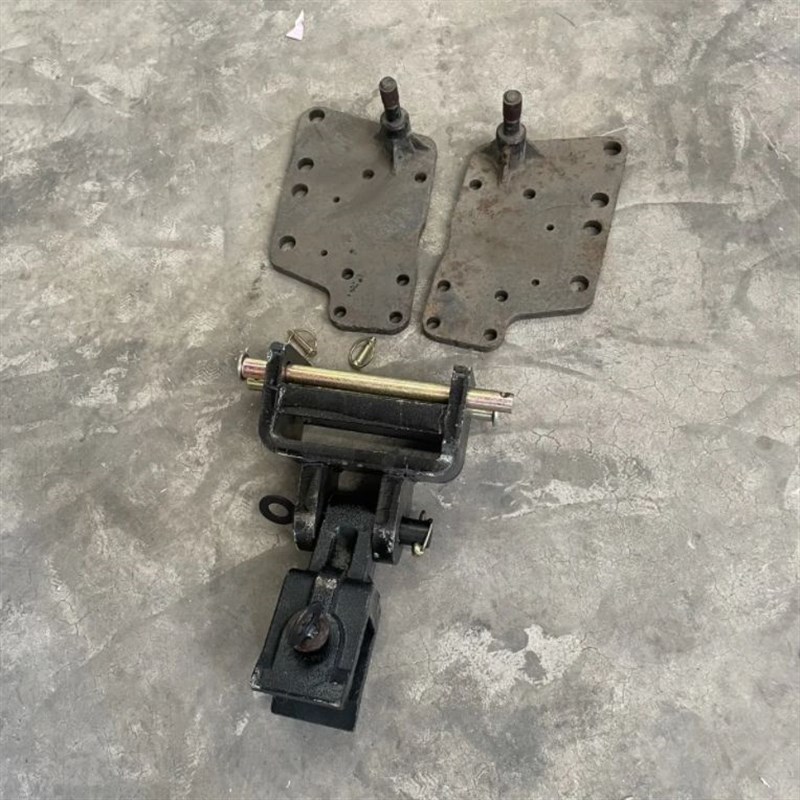 东方红MF504/554拖拉机z牵引卡总成,框架中卡尾卡销子整体一套