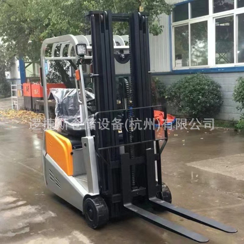三支点平衡重电动叉车三t轮式座驾式车1.5吨小型装卸堆垛叉车