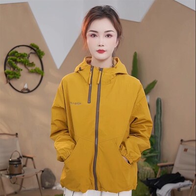 春季薄款冲锋衣女防水透气徒步登山宽松连帽户外人20度穿搭软壳衣