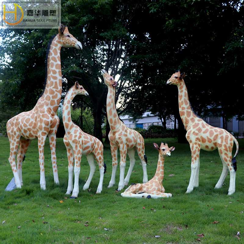 户外玻璃钢雕塑大型动物仿真长颈鹿园林景观幼儿园区草坪装饰小品