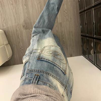 设计感刺绣宽松直筒牛仔