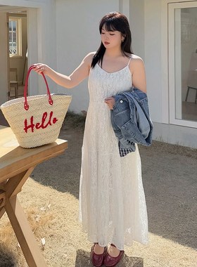 白色连衣裙2025春季新款220斤胖mm加大码V领气质显瘦蕾丝吊带长裙