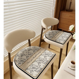 法式轻奢餐椅垫坐垫四季通用马蹄形椅子垫皮革凳子座垫防滑高级感