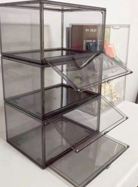 个性烟灰色鞋盒PET六面灰透磁吸防尘带盖展示盒侧开可放48码