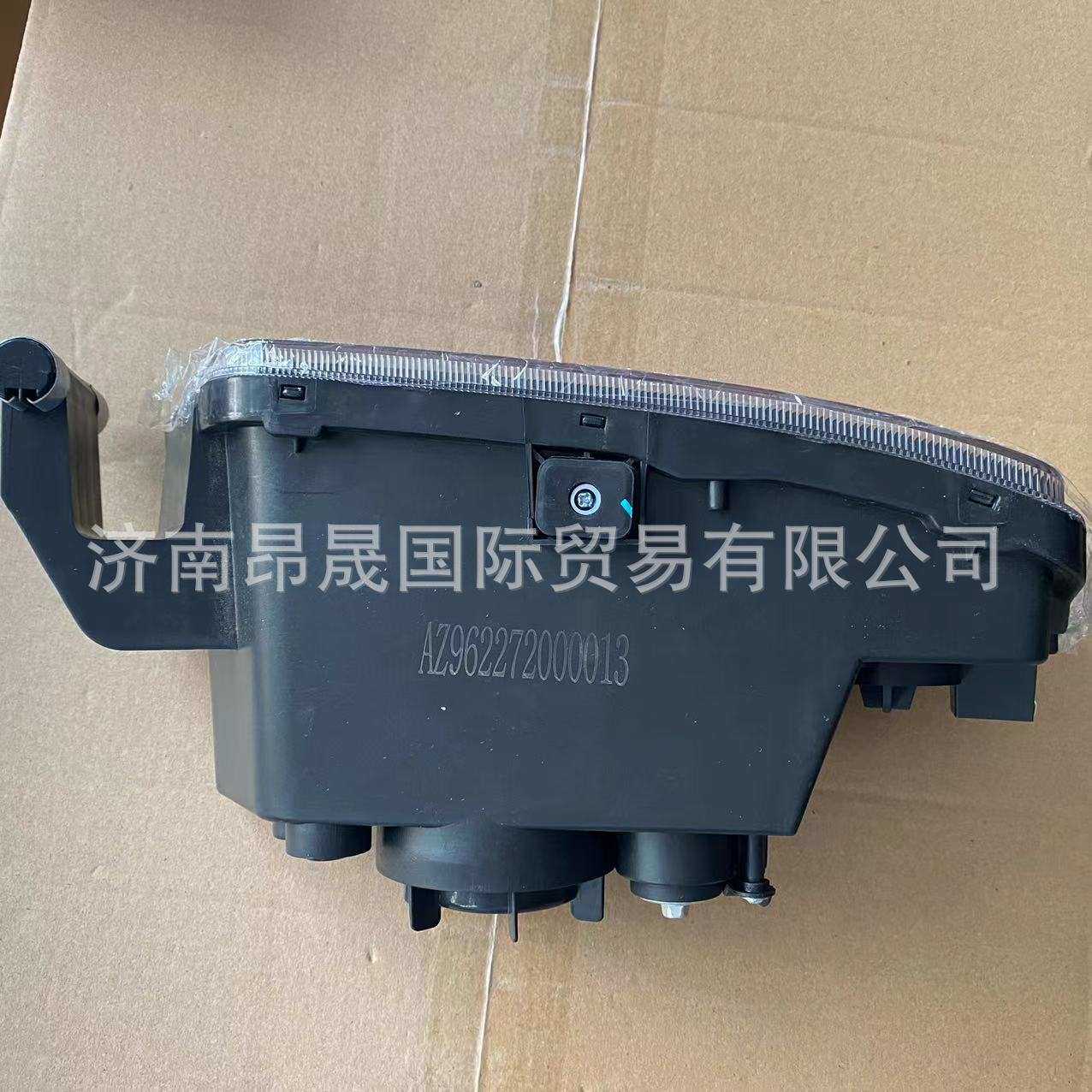 重汽HOWO T7 汕德卡C7配件AZ962272000013 前组合灯总成(右/黑)