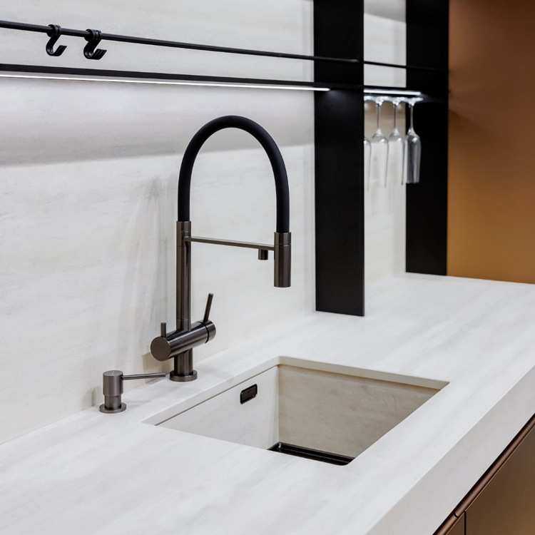 拉米娜莹白洞岩板1.2*2.7米 墙面地面 洗手台岛台岩板