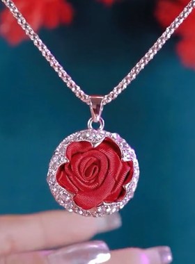 秋冬长款毛衣链高级感红色玫瑰花吊坠装饰项链衣服挂件百搭配饰闪