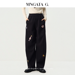 MNGATA G./曼加塔【徽章】趣味刺绣秋冬加厚抓绒弹力休闲长裤