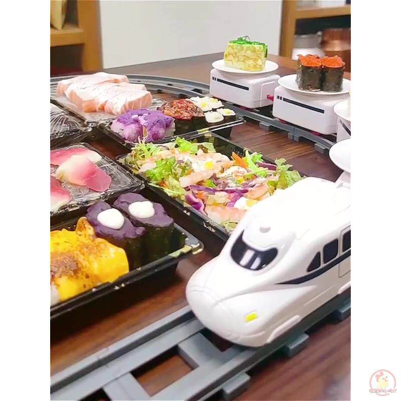 家用迷你回转寿司玩具火车电动轨道 传送带 旋转台 日式料理餐具图片