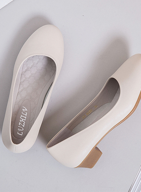 圆头白色美容师工作鞋女粗跟软底浅口单鞋低跟上班皮鞋米色高跟鞋