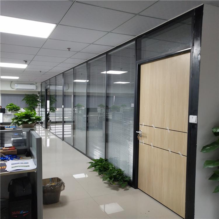 安装5+5钢化玻璃隔断铝合金双玻百叶高隔断屏风办公室隔断墙工程
