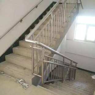 阳台栏杆楼梯扶手不锈钢护栏阳台护栏 小区楼梯扶手不锈钢防护栏