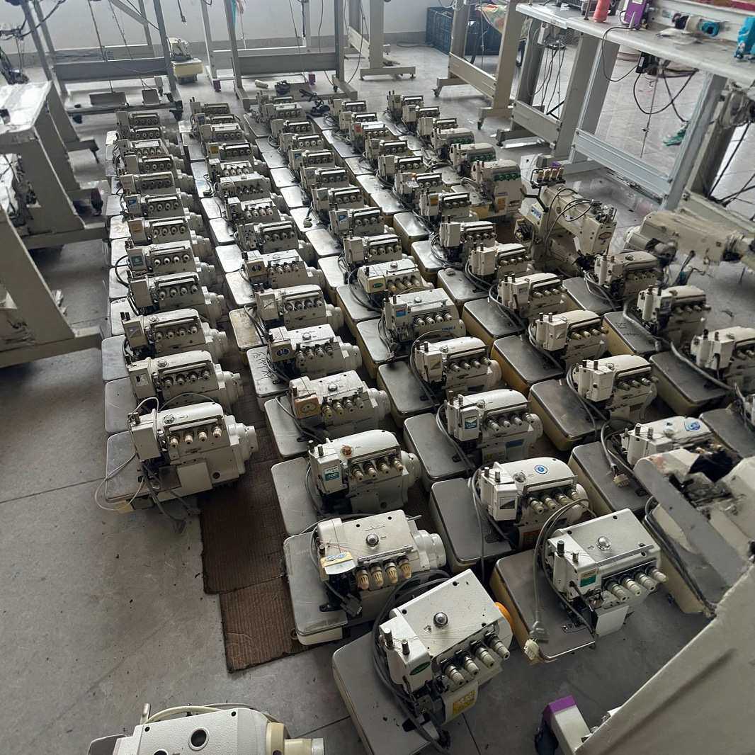 大量工业直区四线锁边机 可以三线蜜考 也可以家用免安装 机器现