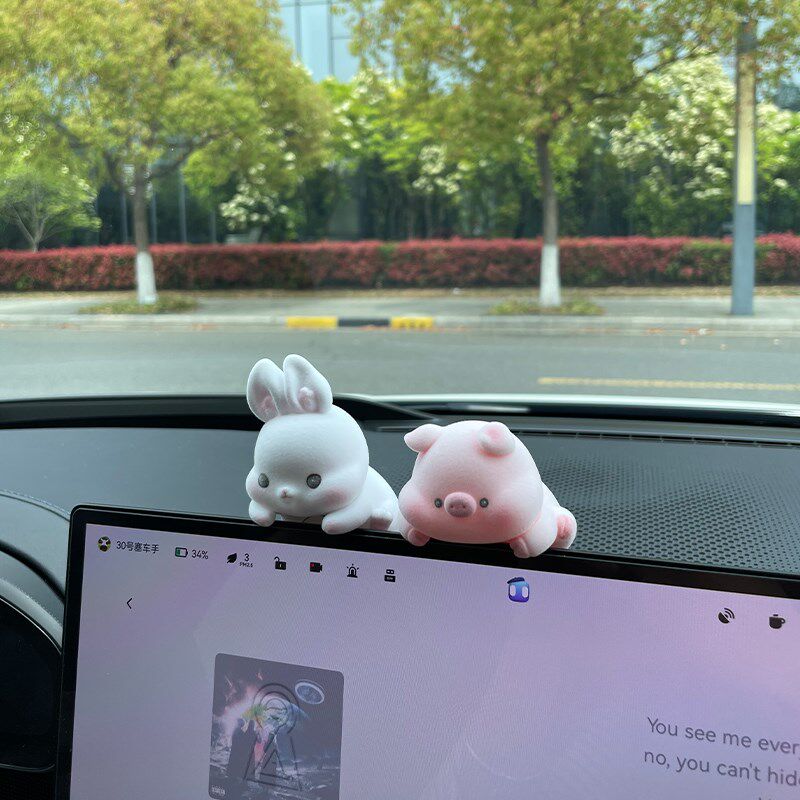 车载中控台玩偶可爱小猪小兔植绒公仔显示屏P趴趴摆件车内装饰品