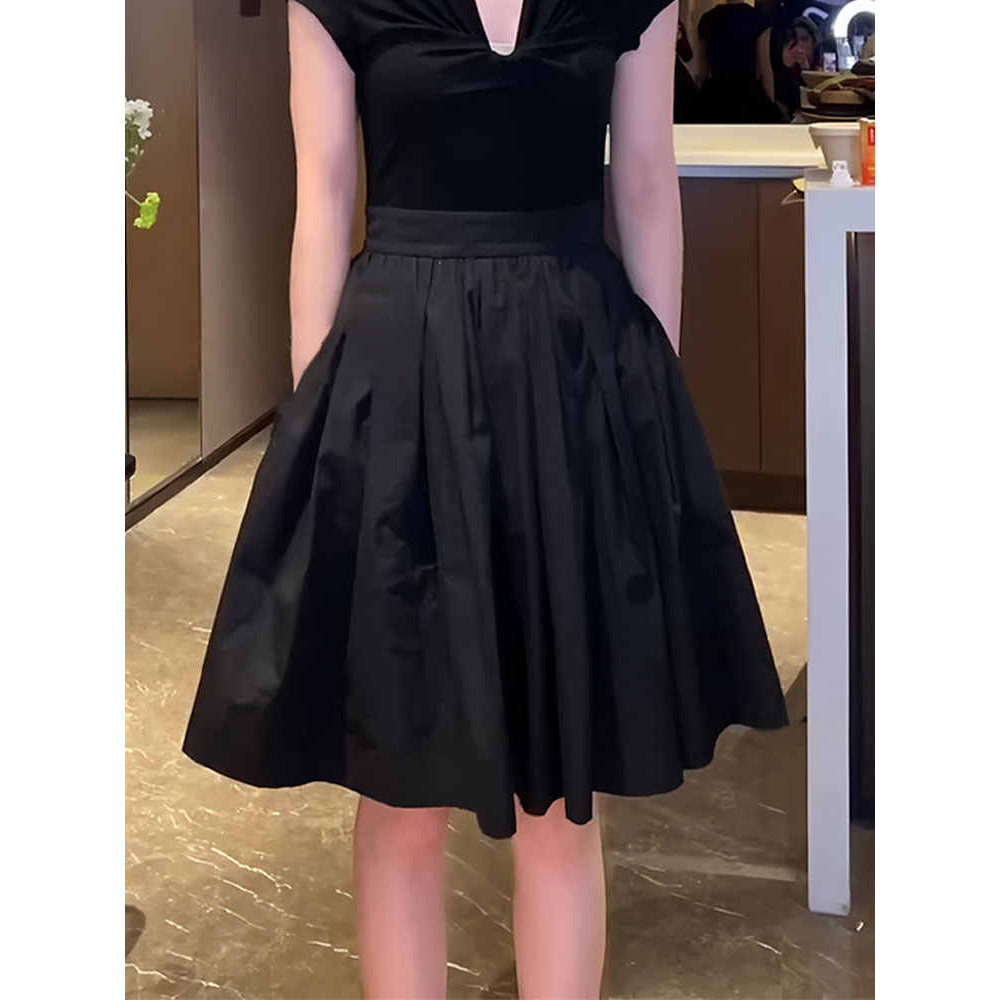 蓬蓬a字褶皱黑色半身裙女