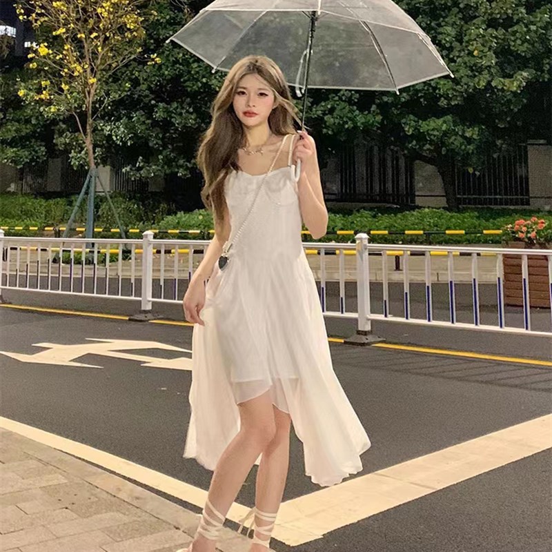 温柔风白色不规则吊带连衣裙女夏季新款超仙女修身显瘦气质中长裙