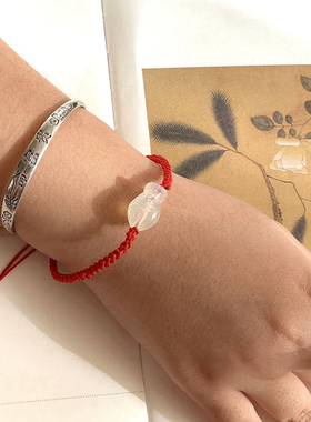 新款手工编织本命年红绳岫玉原石雕刻富贵鱼手绳小鱼脚链情侣礼物