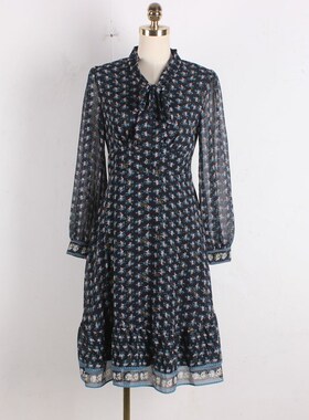 风迪春季新款连衣裙女百搭休闲中长款收腰花色V领长袖A字裙C15172