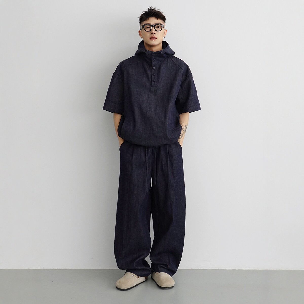 青年男士牛仔连帽短袖套