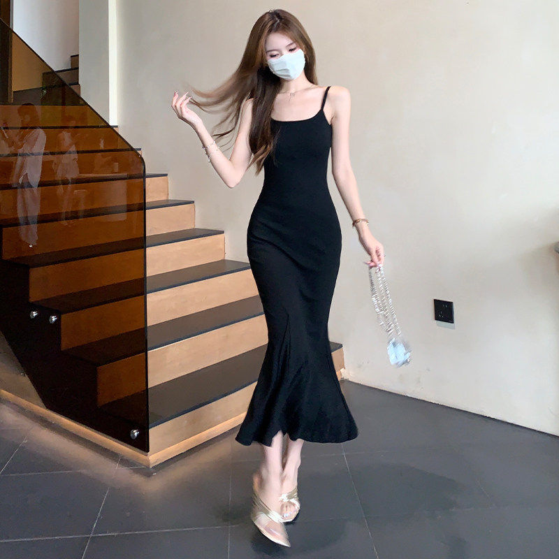 黑色吊带洋装2026新款女