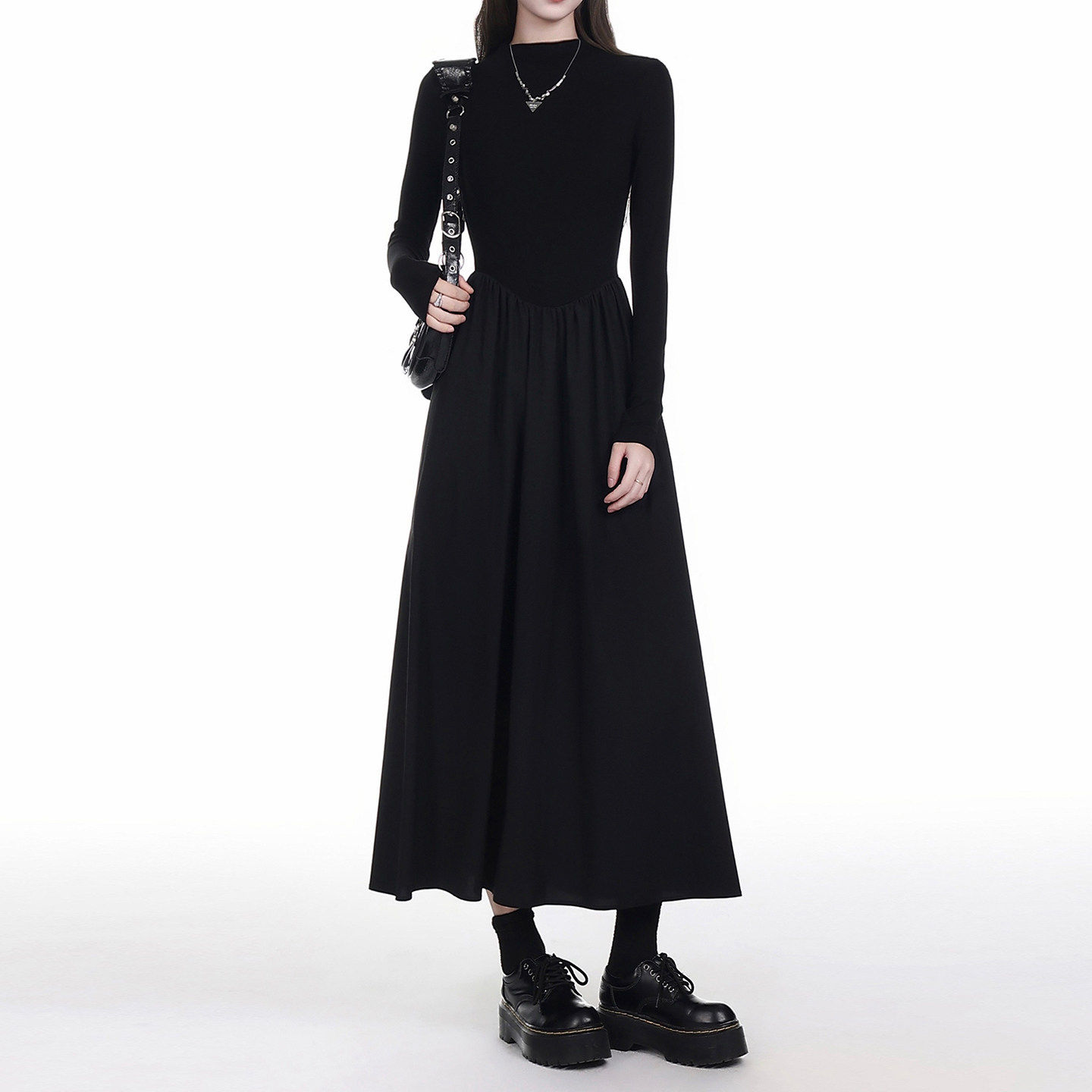 黑色半高领洋装女2026早