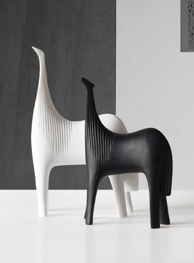 现代极简风轻奢黑白抽象马动物书柜E酒柜客厅样板房间软装饰品摆