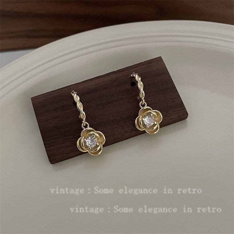 时尚金色花朵锆石耳钉耳环女气质优雅轻奢小众高级感耳饰法式复古,饰品/流行首饰/时尚饰品新,耳环,淘宝优惠券,粉丝福利购,淘宝优惠卷