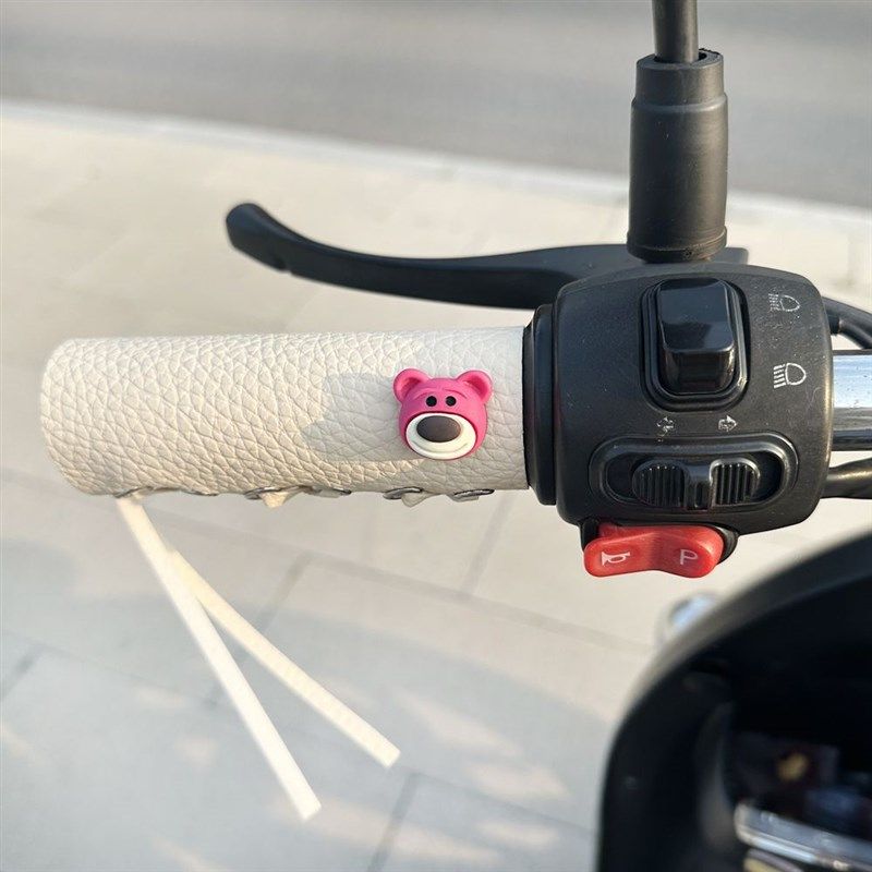 电动车把手装饰草莓熊防水防滑防晒皮革手把套三轮车摩托车手把皮