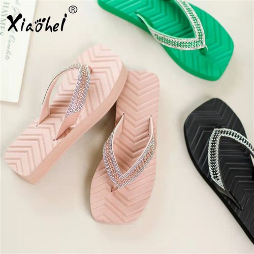 厚底拖鞋女夏2022外穿韩版百搭水钻防滑坡跟人字拖时尚方头凉拖鞋