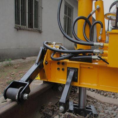 起拨道时不打滑使用稳定起拔道机采用抱轨的方式