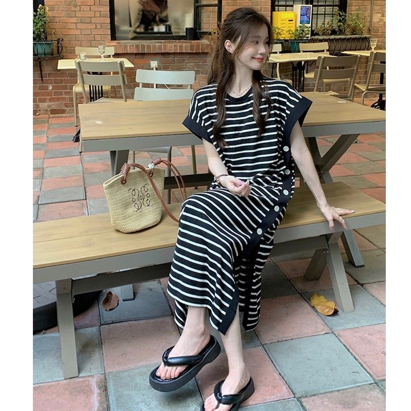 大码女装2025夏季胖妹妹日系慵懒风经典条纹设计感扣子开叉连衣裙,女装/女士精品,大码连衣裙,淘宝优惠券,粉丝福利购,淘宝优惠卷