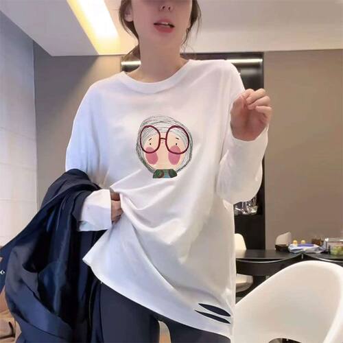 纯棉女装中长款破洞打底衫时尚