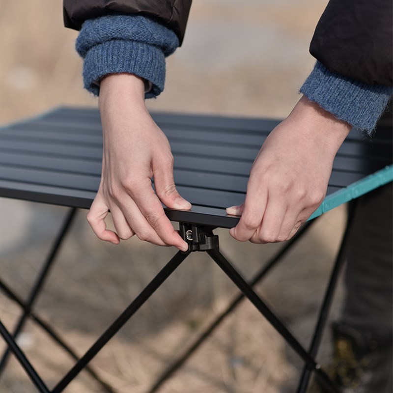 户外铝合金便携式折叠桌摆摊露营休闲桌子多用途野餐烧烤铝板桌子