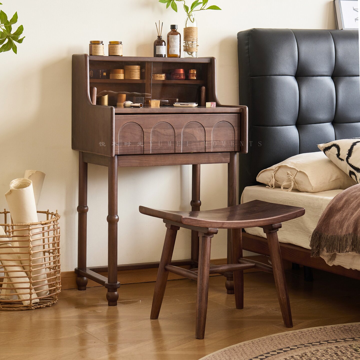 法式复古风实木梳妆台2026年新款卧室小户型化妆桌黑胡桃木储物桌